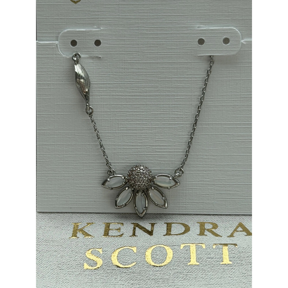 Kendra Scott necklace